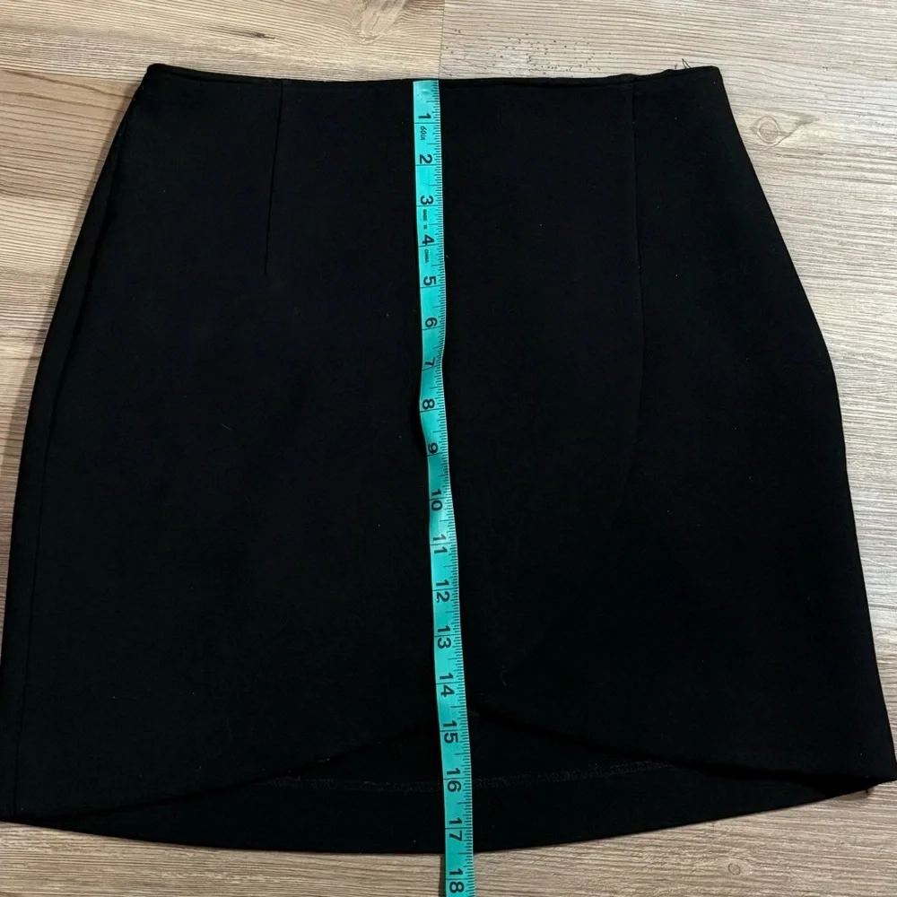 Express Black Mini Skirt - Picture 5 of 8